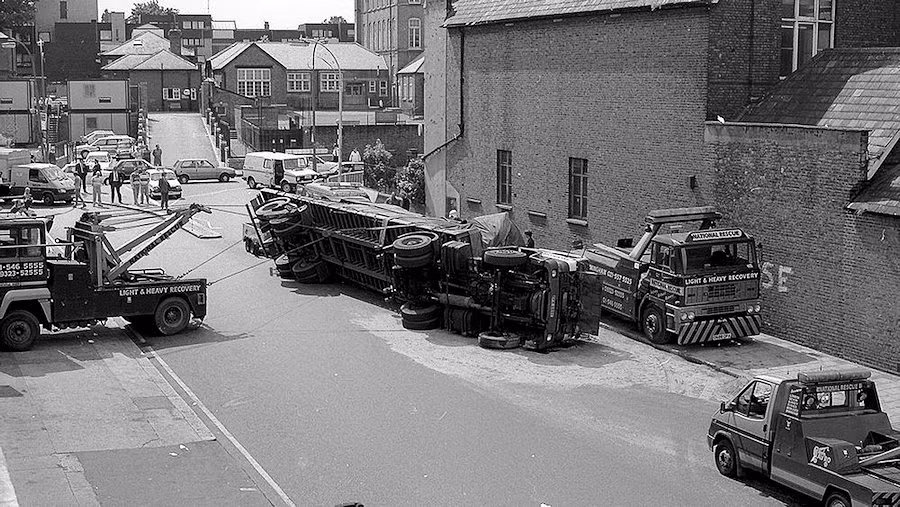 Recovering Cars, Lorries and plane videos pre 2000 Vintage Vehicle Recovery Videos from the eighties and nineties